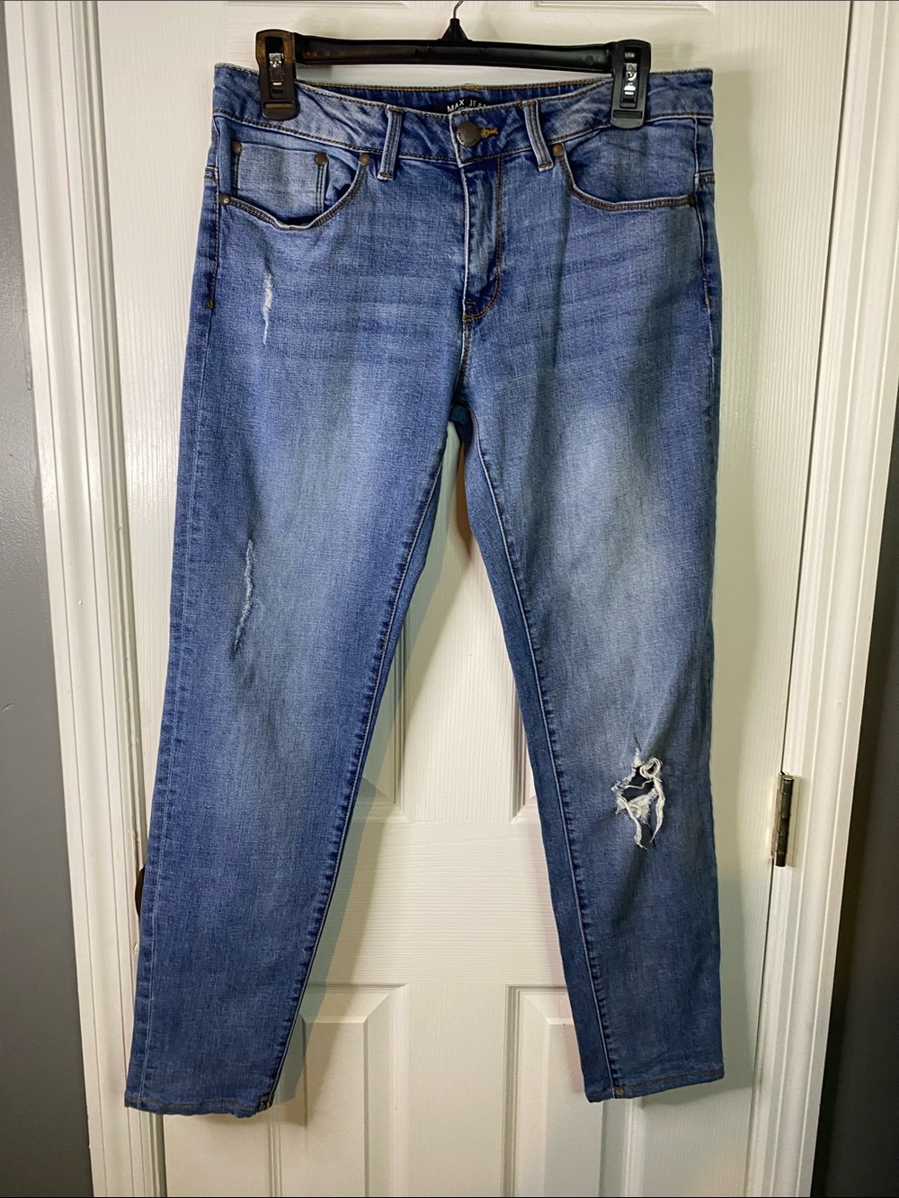 Max Jeans Women's Skinny Distressed Light Blue Denim Size 4.